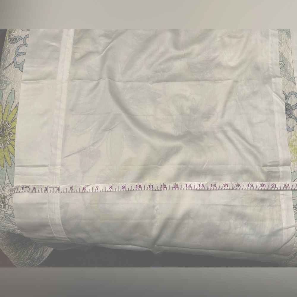 Matouk. Twin Bedskirt/ Dust Ruffle. Luxury bed linens. NWOT/new.